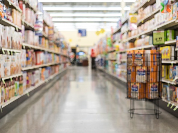 Empty supermarket aisle_crop